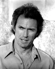CLINT EASTWOOD IN "EVERY WHICH WAY BUT LOOSE" - 8X10 PUBLICITY PHOTO (ZY-919)