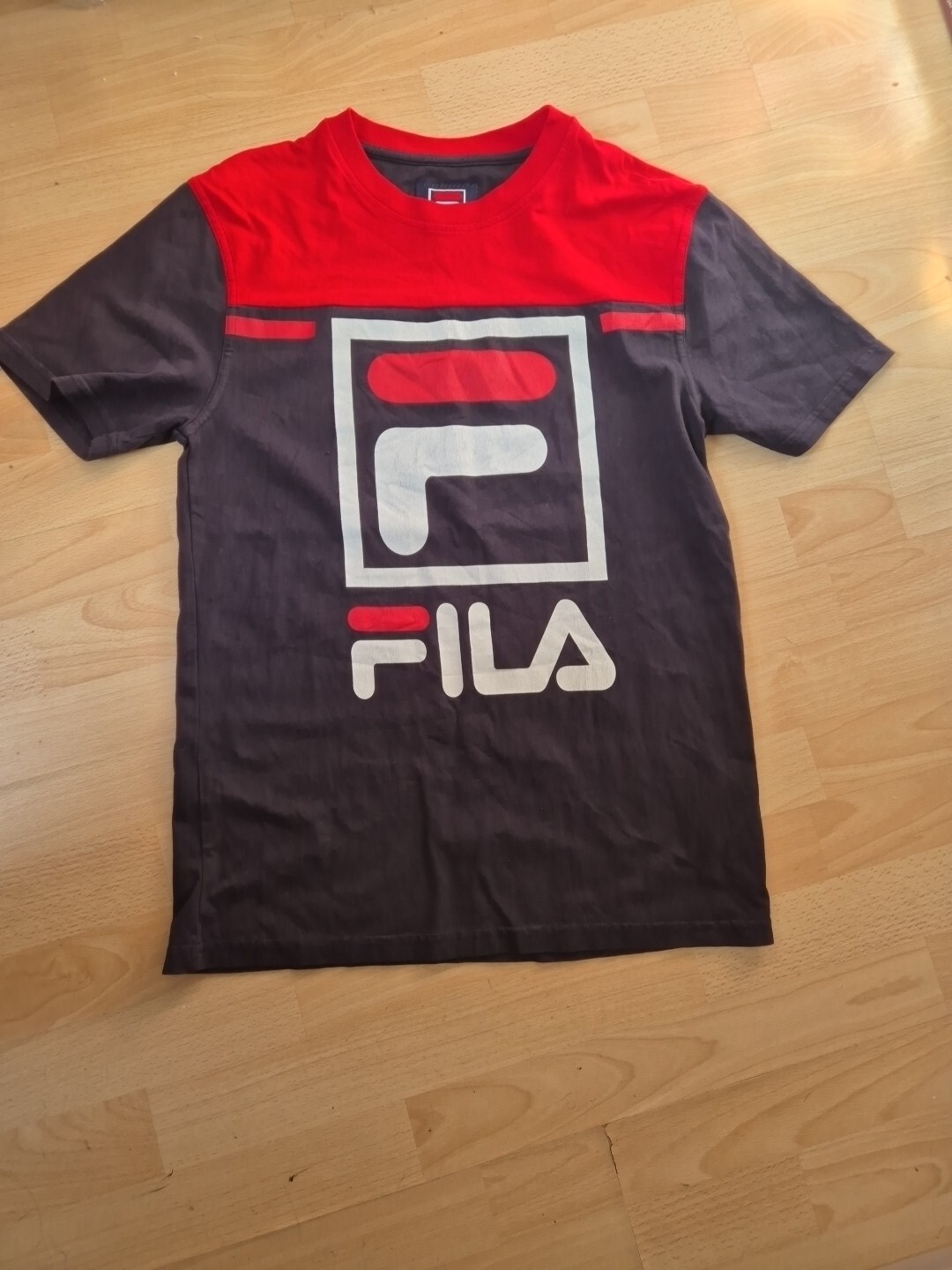 FILA Maglietta Uomo Icona Logo Cotone Poliestere Nero Bianco Rosso Taglia Piccola (B8)