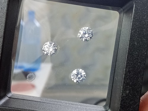 Pietra sfusa moissanite DEF taglio tondo 5 mm, 3 pezzi, 1,26 TCW per anello orecchino - Foto 1 di 8