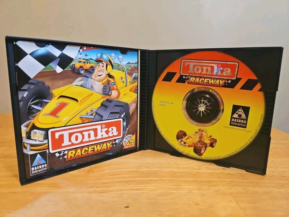 Lote de 3 juegos de CD-ROM Hasbro Tonka de colección. Búsqueda y rescate, pista de carreras, taller  Foto 2 de 4