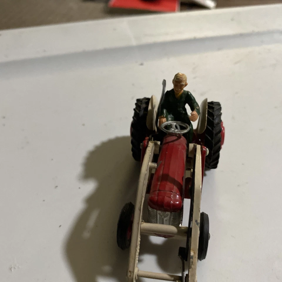 Vintage Corgi Toys 53 Massey-Ferguson 65 Tractor with Shovel Original And Figure - Image 4 of 4