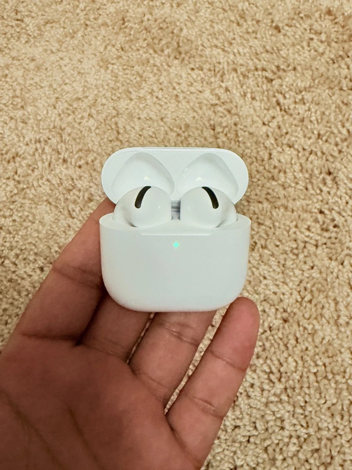 Беспроводная внутриканальная гарнитура Hoco 3-го поколения - белая - Изображение 2 из 4