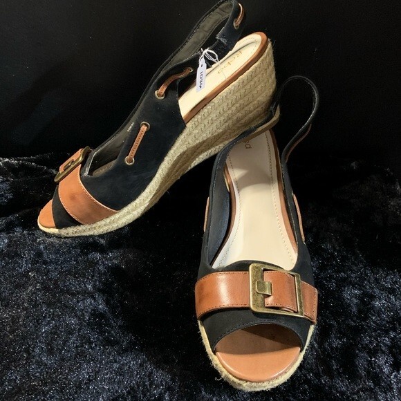 Reba Size 9.5 Black Brown Buckle Wedges