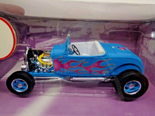 First Gear CarQuest Auto Parts '29 Ford Roadster 1:25 Scale - Picture 3 of 7