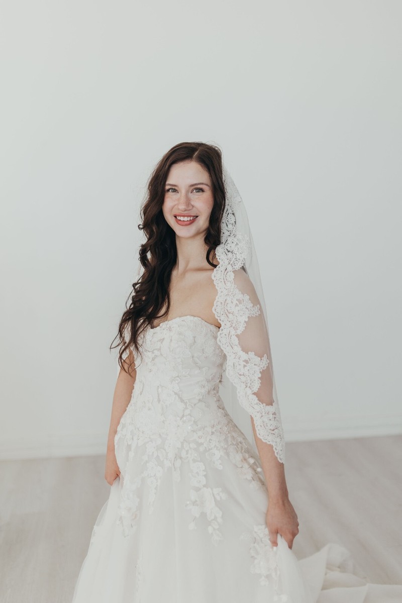V3902 David's Bridal Strapless Ivory embroidered lace V3902 David's Bridal Strapless Ivory embroidered lace