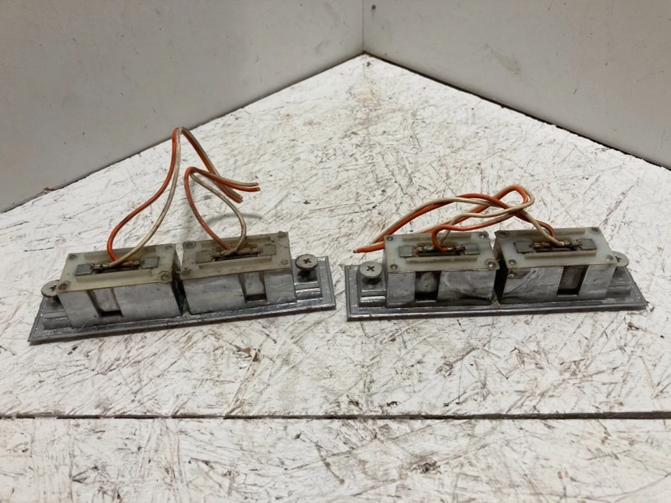 Cadillac Eldorado 1969 fabricante de equipos originales panel de puerta interior luces de cortesía par Foto 4 de 4