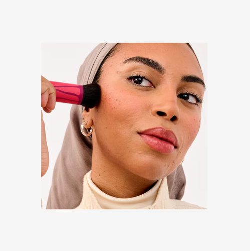 Benefit Cosmetics Hoola WaveMaker Cream Bronzer Brush - Angled and Dome-Shaped - Picture 2 of 3