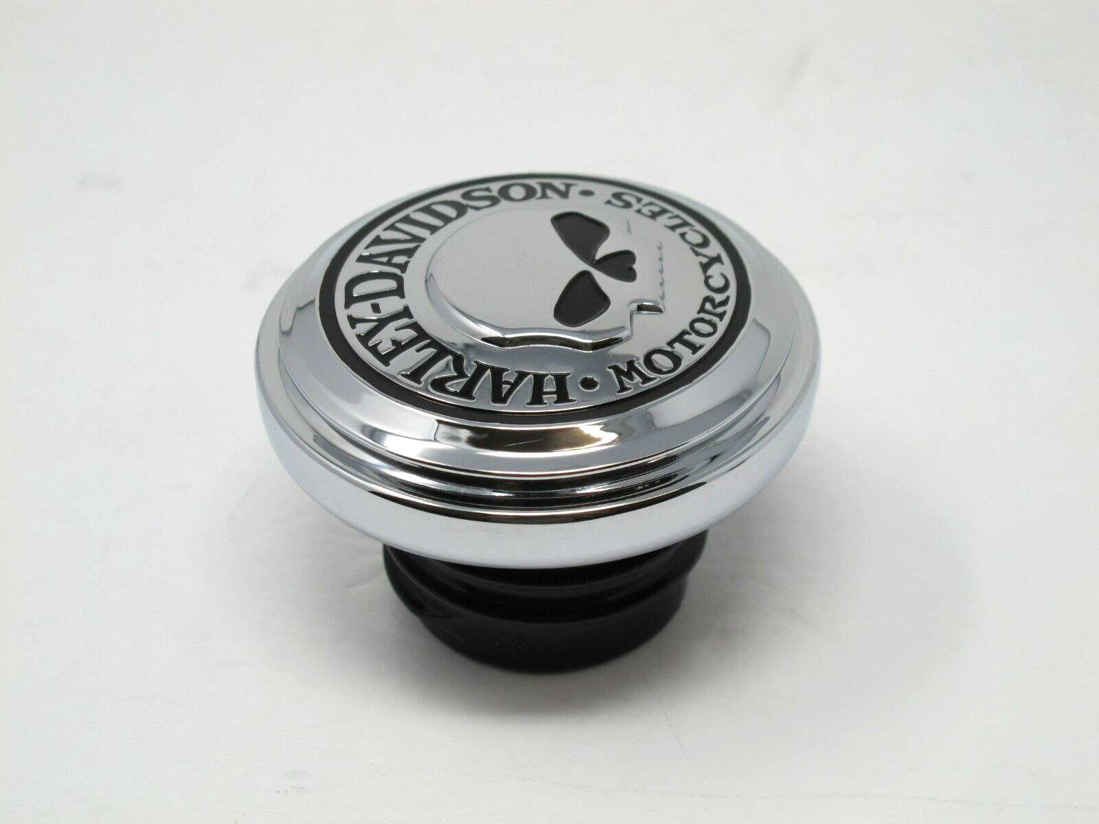 GENUINE HARLEY DAVIDSON CHROME L & R FUEL GAS CAPS WILLIE G SKULL