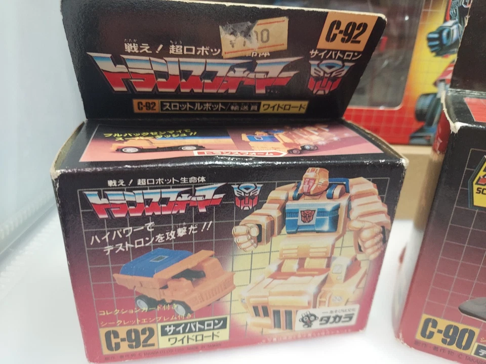 Takara Transformers, two 1980s and one 2000s re-release missing and damaged. - Image 3 of 4