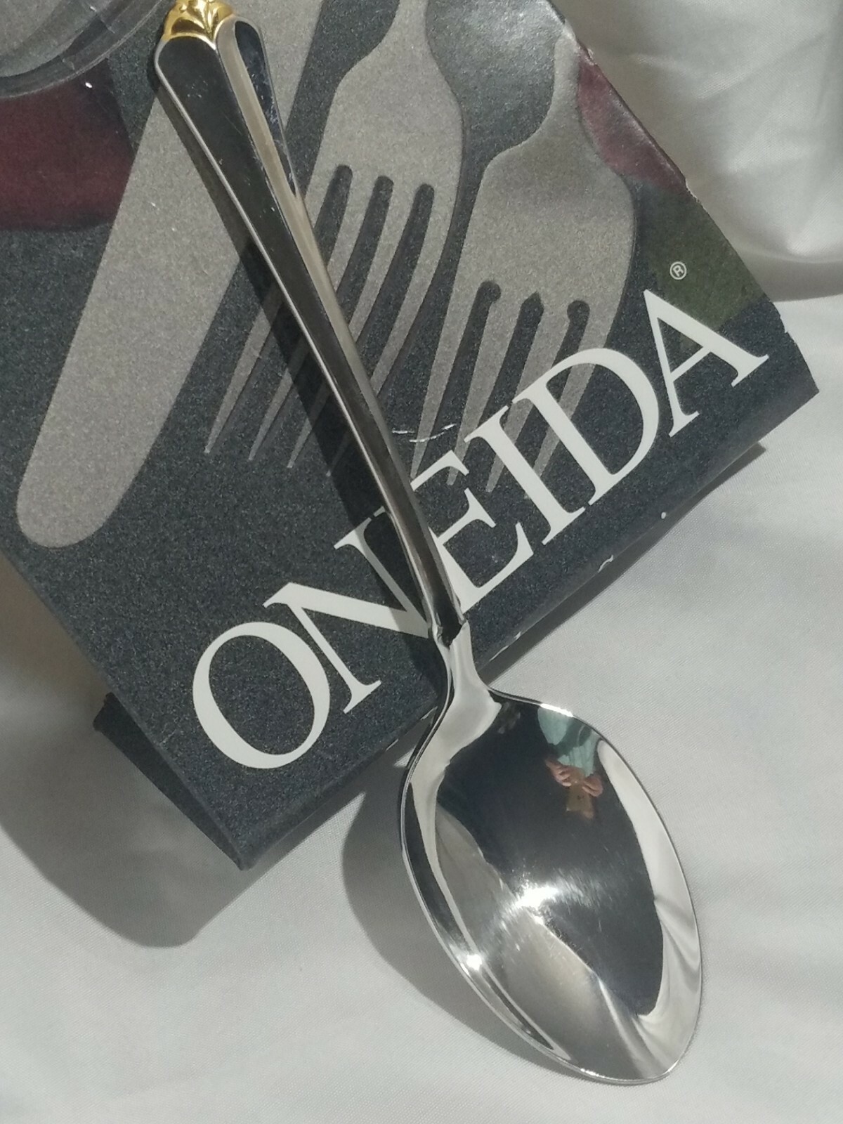 Oneida Golden Juilliard Soup Spoons Stainless Cube Gold Accent Made in