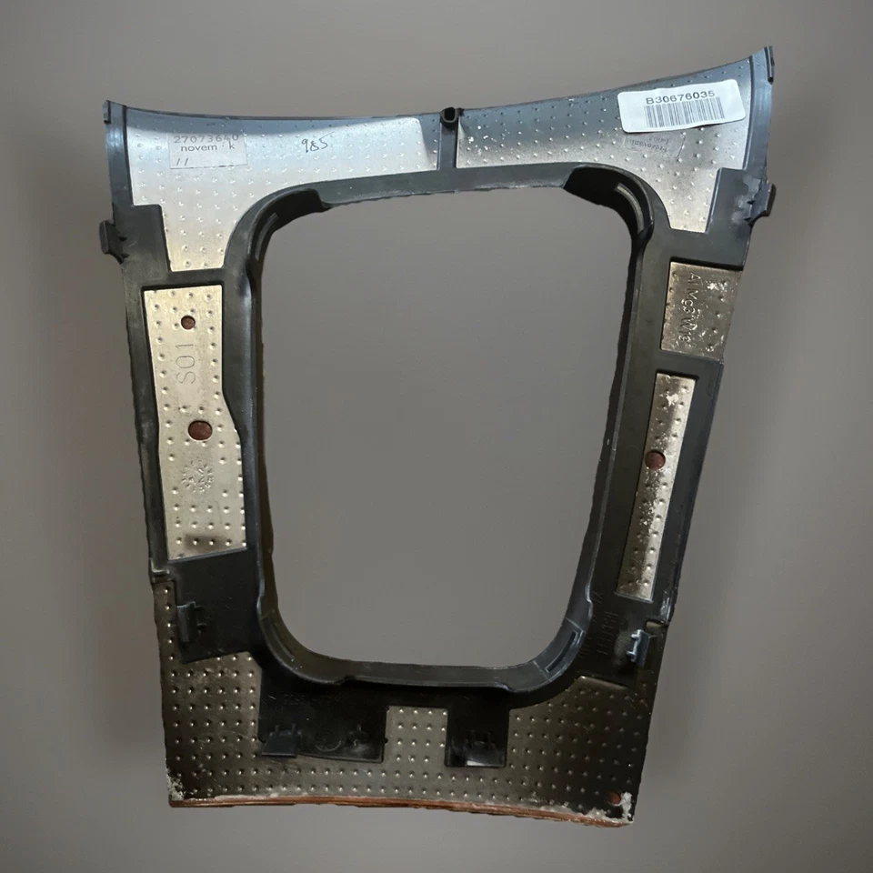 05 - 09 Volvo S60/V70/XC70 Radio Trim Bezel Center Dash Woodgrain - 30672111 ✅ - Image 2 of 2