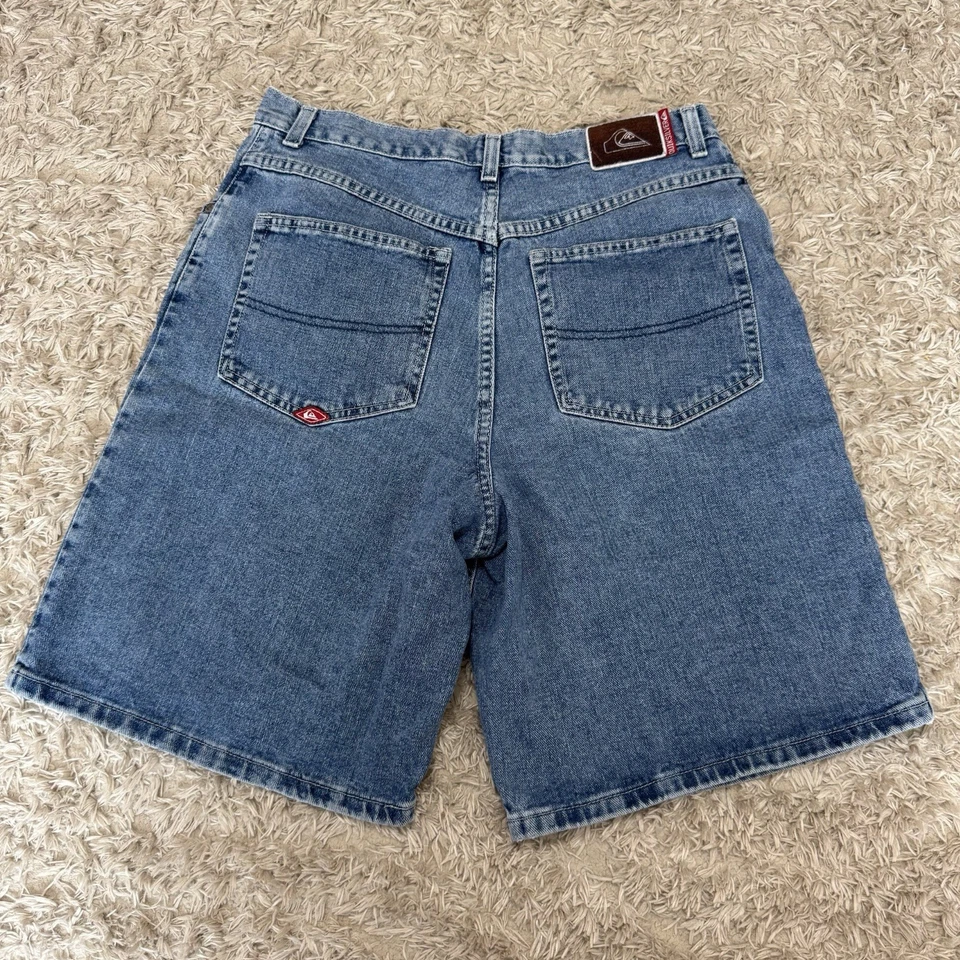 Shorts jeans Quiksilver QuikJean skatista folgado azul masculino 33 vintage ano 2000 - Imagem 2 de 4