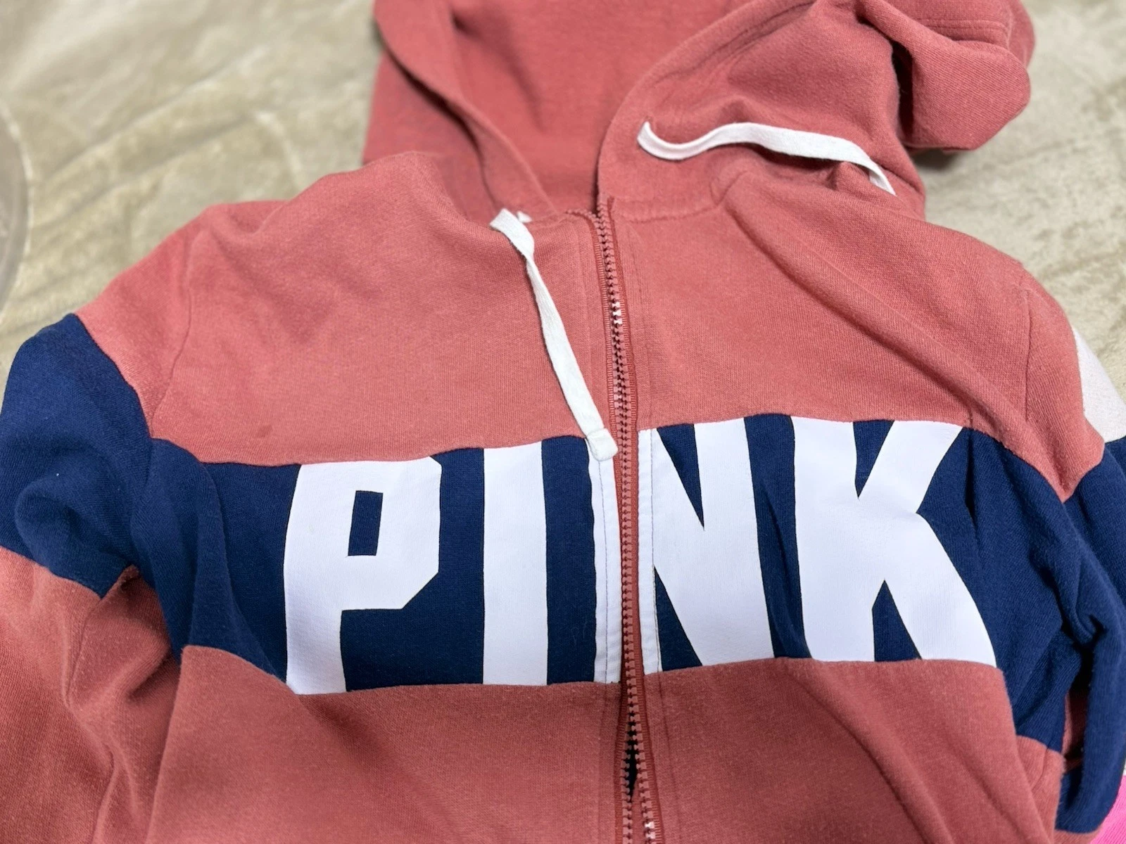 UNDERCOVER Felpa con cappuccio e zip ROSA Victoria's Secret color block blu bianco grande palestra scuola classe