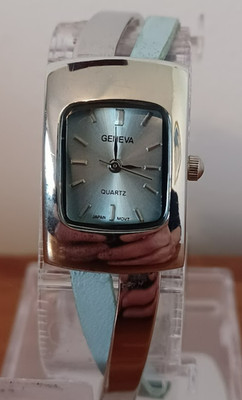 LADIES GENEVA Quartz Watch- Has unique watch band - WORKS