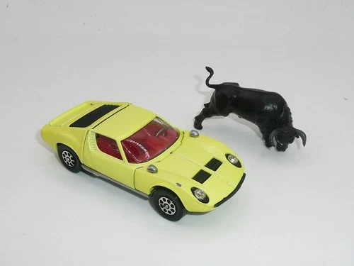 Corgi 342 Lamborghini P400 GT Miura  w/ Fighting Bull  * original *
