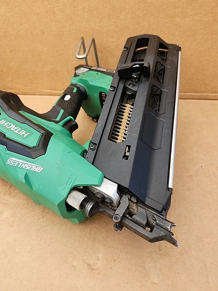 Бесщеточный беспроводной гвоздезабивной пистолет Hitachi NR1890DR 18 В с 2 аккумуляторами и зарядным устройством - Изображение 4 из 4