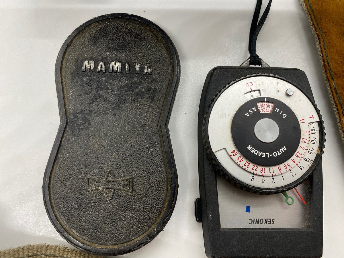 Mamiya C330 Professional Medium Format TLR Film Camera with Mamiya C330 Professional Medium Format TLR Film Camera with