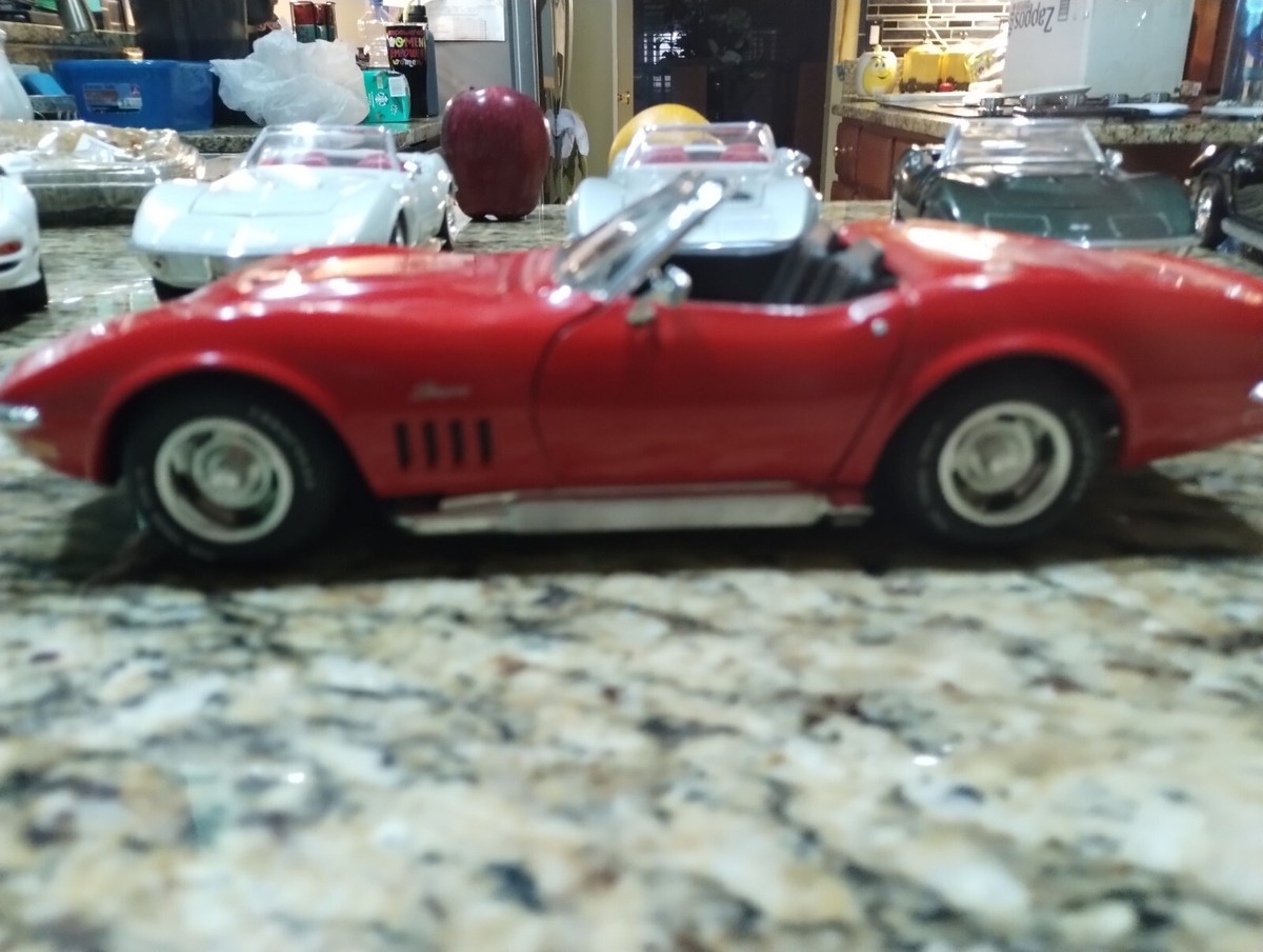 Revell シボレー '69 コルベット コンバーチブル 1/18 ミニカー レベル】1969 シボレーコルベット コンバーチブル 1/18 ダイ