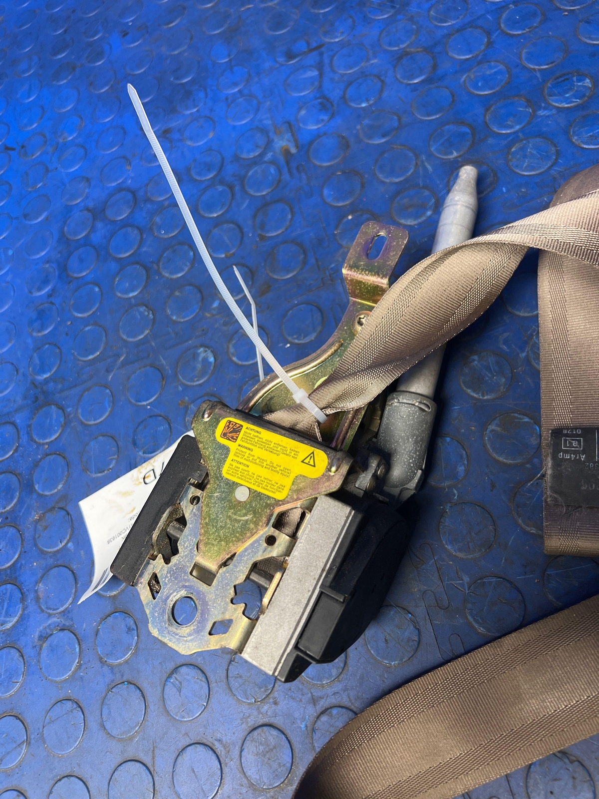 1997 99 Jaguar XK8 Front Seat Belt Retractor RH Passenger Oatmeal