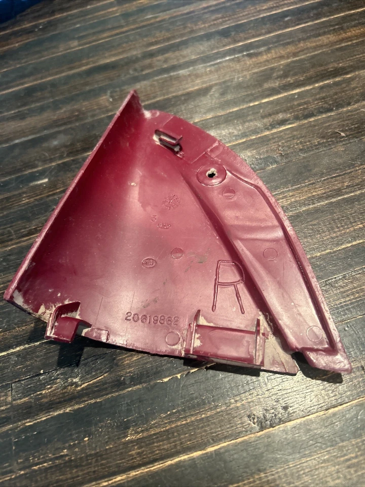 86-88 庞蒂亚克 Oldsmobile Delta 转角盖装饰面板右红色原始设备制造商 — 第 3/3 张图片