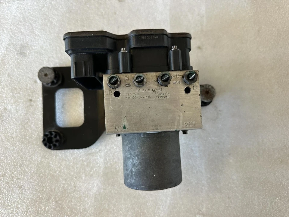 2017 LAND ROVER RANGE ROVER L405 V8 ABS  Anti-Lock Brake Pump  Parts Assembly - Image 2 of 4