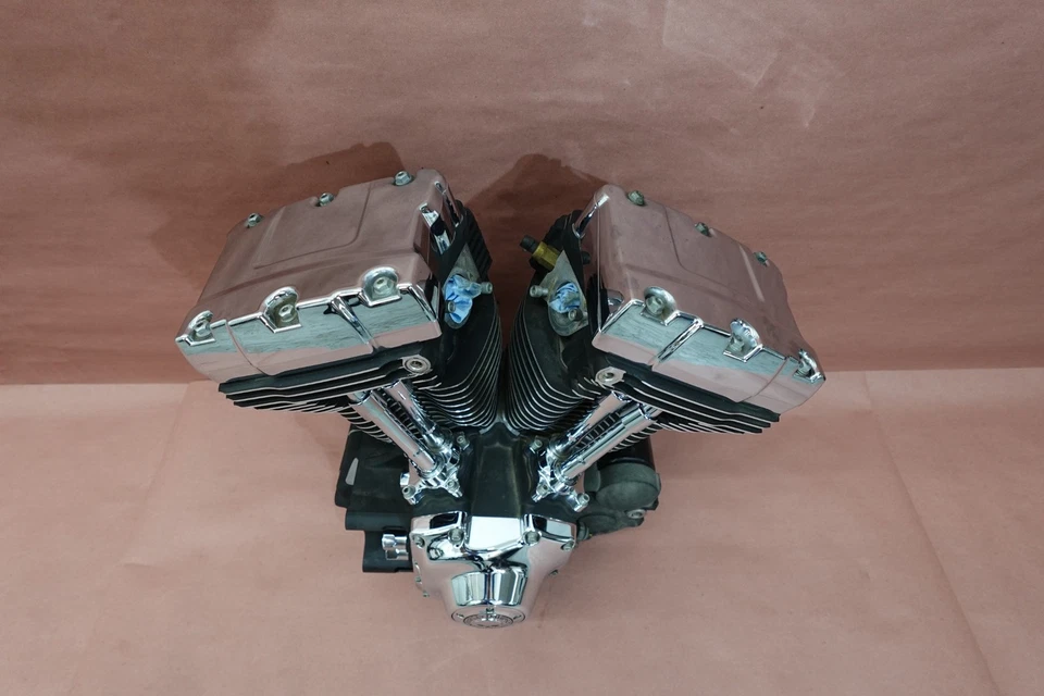 Harley-Davidson Rocker C 2009-2011 FXCWC doble cámara 96 motor completo Foto 3 de 4