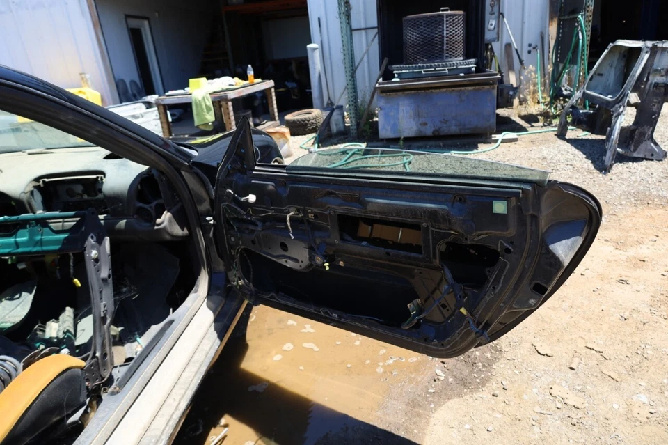 1999-2004 Porsche 911 Boxster Right Front Door Shell Black 99653101204 OEM Used Foto 4 de 4