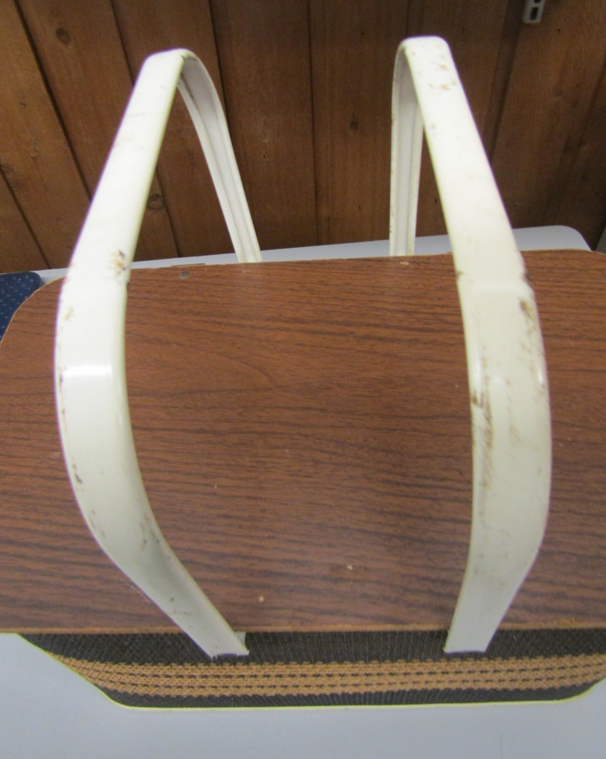 VINTAGE Redmon Picnic Basket with white metal fold down handles