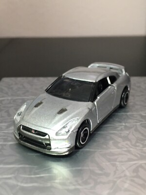 Nissan GT-R シルバー 2008 TOMY 1/64 Nissan GT-R シルバー 2008 TOMY 1/64 Tomica NISSAN GT-R 2008