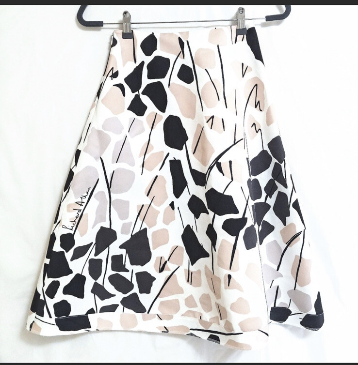 【I AM MARI】Plain Wrinkle H-Line Skirt H-LINE LINEN SKIRT WITH HAND FRAYED GRAPHIC DETAIL — Marisa