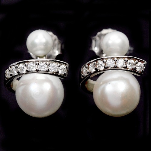 ORECCHINO TONDO CABOCHON E ZIRCONI IN ARGENTO 925 CON PERLE BIANCHE AAA - Foto 4 di 6
