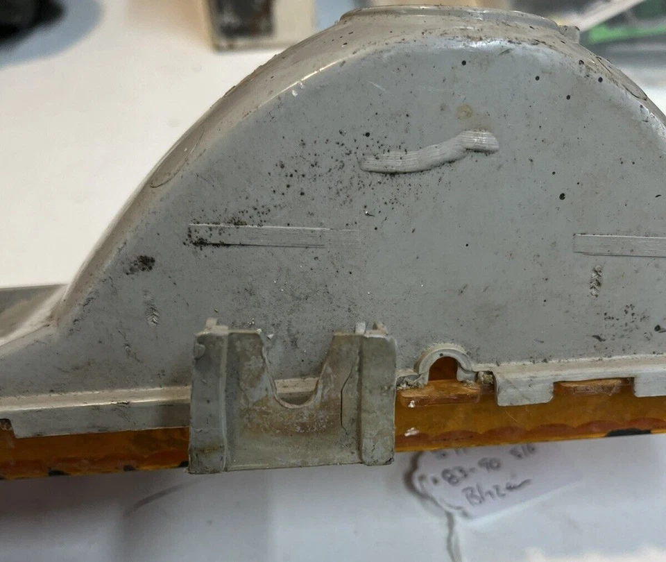 Carcaça de farol de estacionamento/volta GM RH 5972922 1982-94 Chevrolet S10 e GMC S15 fabricante de equipamento original - Imagem 3 de 4