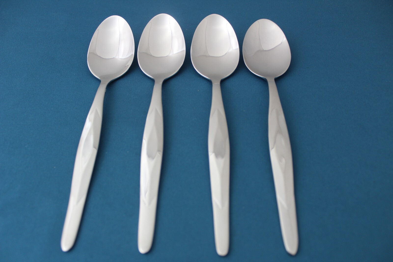 4 Place Oval Soup Spoons Cutco CUE2 18/10 Stainless USA NEW 7 1/2"