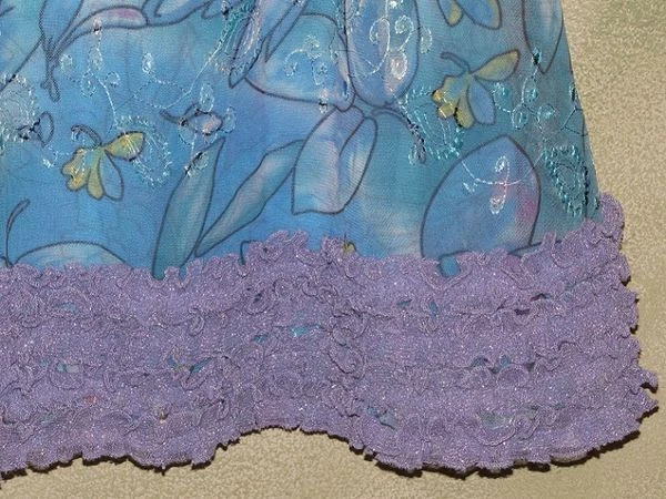 LN~BOUTIQUE~LÁPIZ LABIAL~VESTIDO FLORAL~BORDADO/LENTEJUELAS~VOLANTES~TALLA 14 Foto 4 de 4