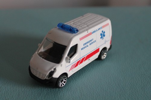 Majorette 3” RENAULT MASTER VAN Diecast VINTAGE 239C Emergency Medical 1/66 - Picture 6 of 8