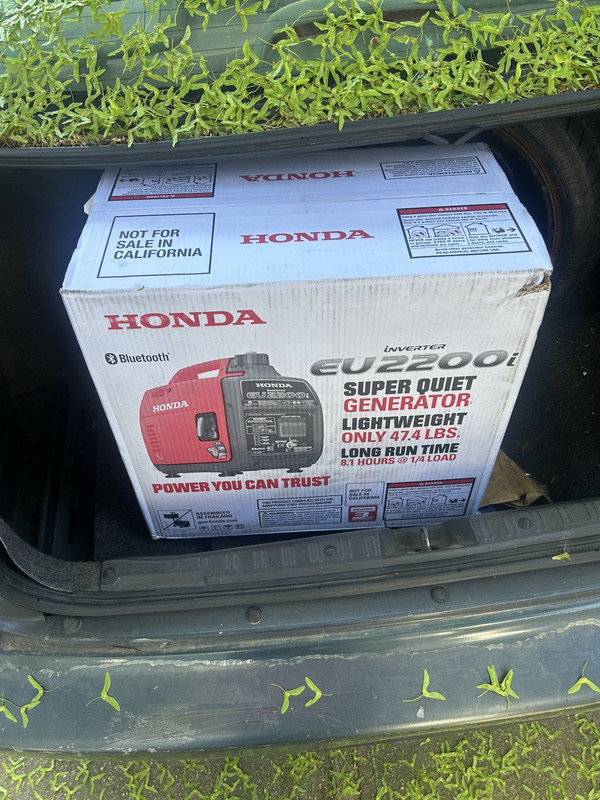 Honda EU2200i Inverter Generator 2200W Quiet Portable Lightweight Bluetooth