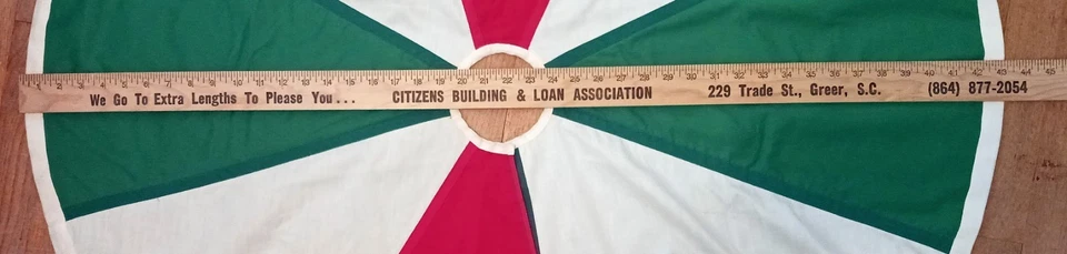 Homemade Tree Skirt Red White and Green approx. 43 inch diameter - Image 3 of 4