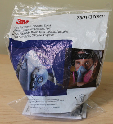 3M 7501 / 37081 REUSABLE HALF FACE MASK RESPIRATOR SILICONE FACEPIECE SIZE SMALL