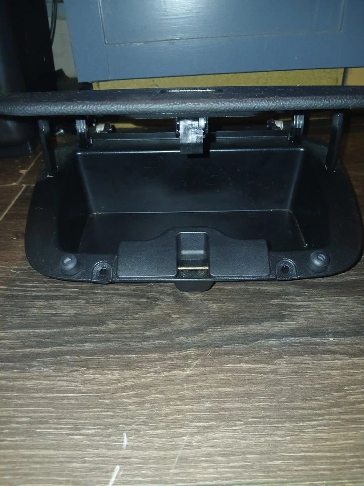 06-11 CHEVROLET CHEVY GM HHR TABLERO COMPARTIMENTO DE ALMACENAMIENTO Guantera NEGRA Foto 2 de 4