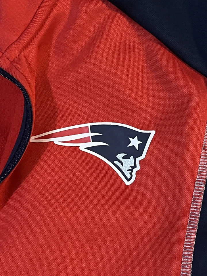JAQUETA MOLETOM NEW ENGLAND PATRIOTS NEW ERA 1/4 ZÍPER Tamanho Pequeno, P Vermelha Marinha - Imagem 4 de 4
