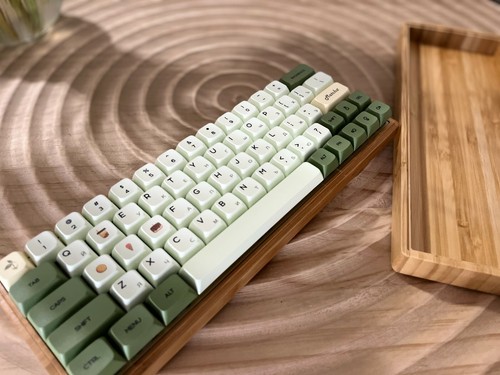 60% Mechanical keyboard with hand lubed matcha green switches - Picture 2 of 10
