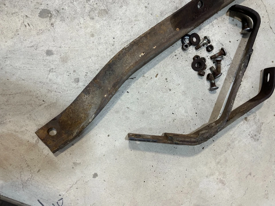 1958 58 Edsel Ranger Pacer parachoques trasero juego de soportes de montaje usado OEM ¡PROYECTO OE!! Foto 2 de 4