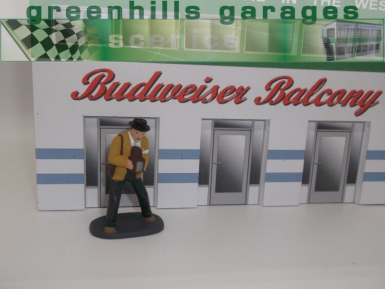 F628 - Greenhills Scalextric Carrera Standing Man with Camera 1.32 Scale - NEW