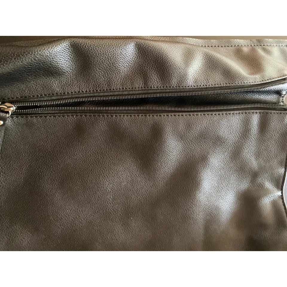 Черная веганская кожаная богемная наплечная сумка Joes на боковой молнии деталь - Изображение 2 из 4