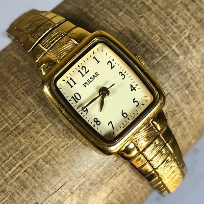 Montre vintage Pulsar femme cadran crème ton or rectangle 17 mm