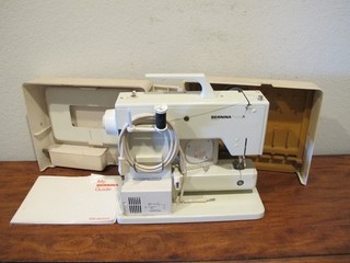 Bernina 900 Electronic Sewing Machine w/ Case