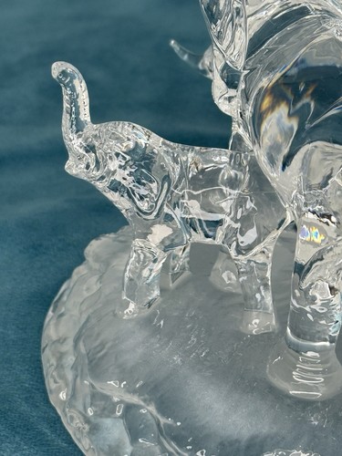 Oneida Wildlife Capri Collection Crystal Elephant & Baby with Trunks Up - Picture 4 of 8