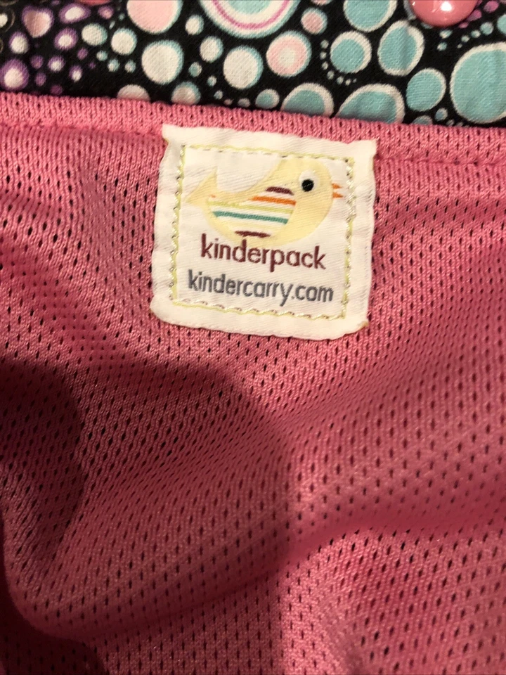 Kinderpack Kindercarry Pink Bubbles porta-bebês tamanho padrão com malha Kool - Imagem 2 de 4