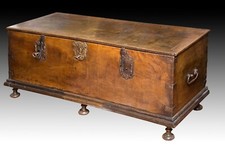 Council or city hall chest. Walnut, wrought iron. Spain, 17th c. With restoratio