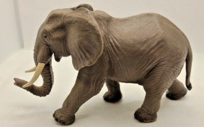 【即決価格】 tumblie elephant Trampili Elephant, 7 in, light gray - Steiff.com